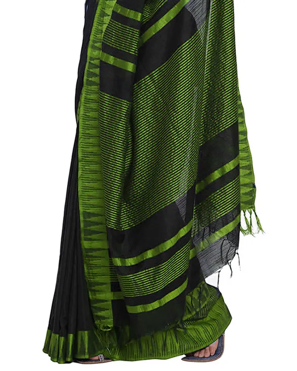 Black-Parrot_Green_women's_Bhagalpuri_Handloom_Katan_Viscous_Silk_Temple_Border_Saree_Ethnic_Wear_With_Running_Unstitched_Striped_Blouse_Piece