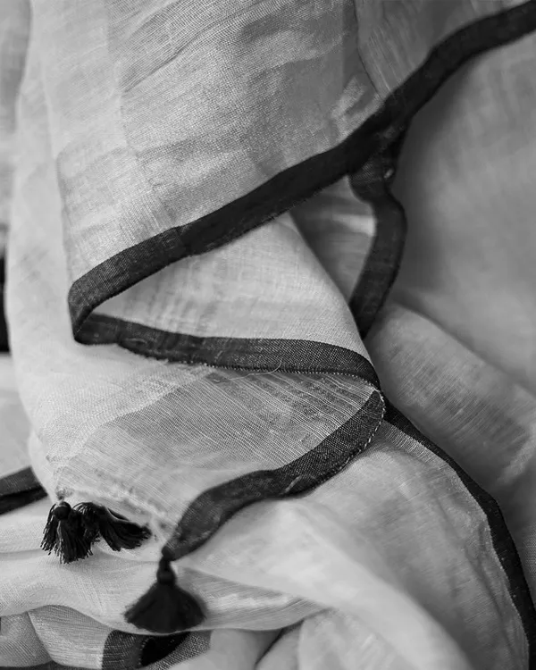 Black_women's_Bhagalpuri_Handloom_Linen_Cotton_Blend_White_Saree_With_Silver_Zari_Border_And_Contrast_Unstitched_Blouse_Piece