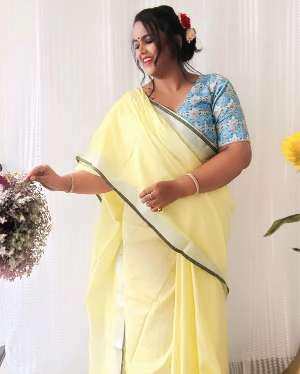 Beige-Black_women's_Bhagalpuri_Blend_Linen_Saree_With_Contrast_Blouse_Piece