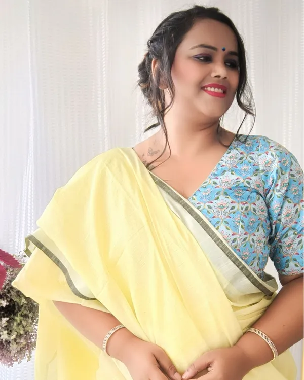 Beige-Black_women's_Bhagalpuri_Blend_Linen_Saree_With_Contrast_Blouse_Piece