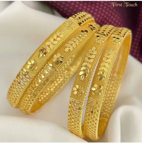 Micro_Gold_Plated_Classic_Traditional_Bangle_Set_(4_Pcs)