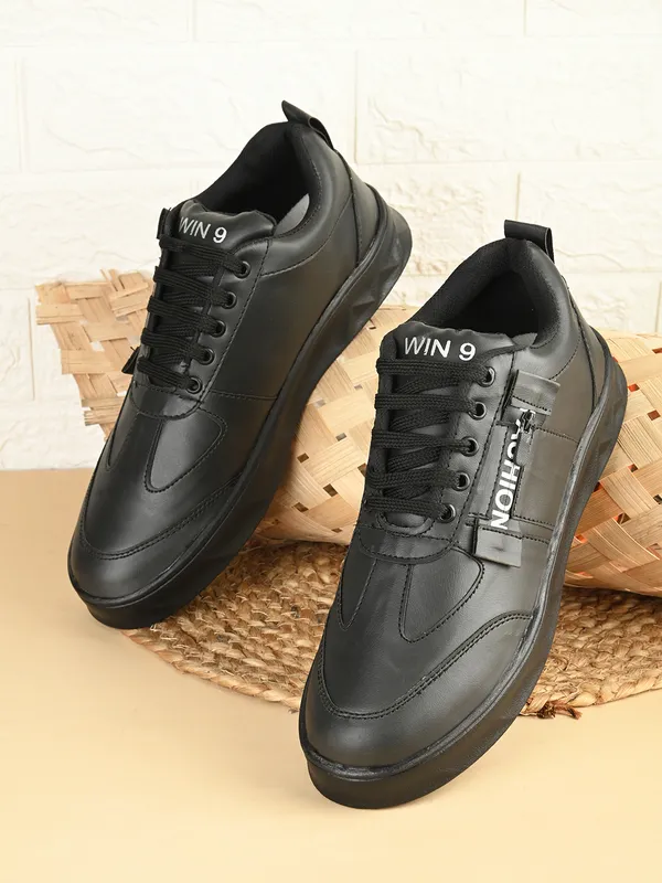 MEN'S_STYLIST_VERY_COMFORTABLE_SPORTS_SHOES