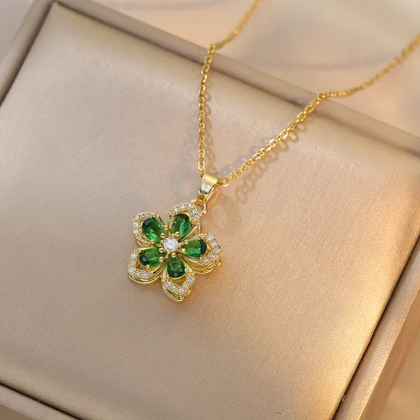 Green_Fashion_High_Sense_Zircon_Flower_Small_Fashion_Light_Luxury_Design_Pendant_Temperament_Titanium_Steel_Necklace