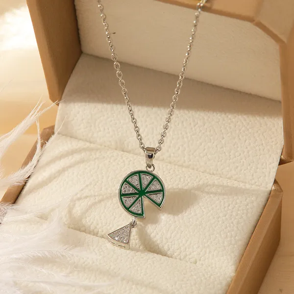 Multicolor_Fashion_Diamond_Pendant_Titanium_Steel_Butterfly_Necklace_Female_Light_Luxury_Emerald_Collarbone_Chain