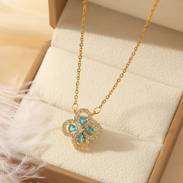 Multicolor_Fashion_Diamond_Pendant_Titanium_Steel_Butterfly_Necklace_Female_Light_Luxury_Emerald_Collarbone_Chain