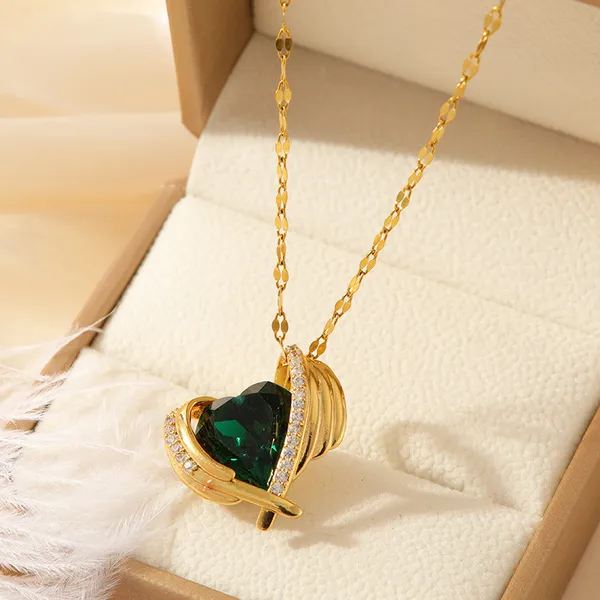 Multicolor_Fashion_Diamond_Pendant_Titanium_Steel_Butterfly_Necklace_Female_Light_Luxury_Emerald_Collarbone_Chain
