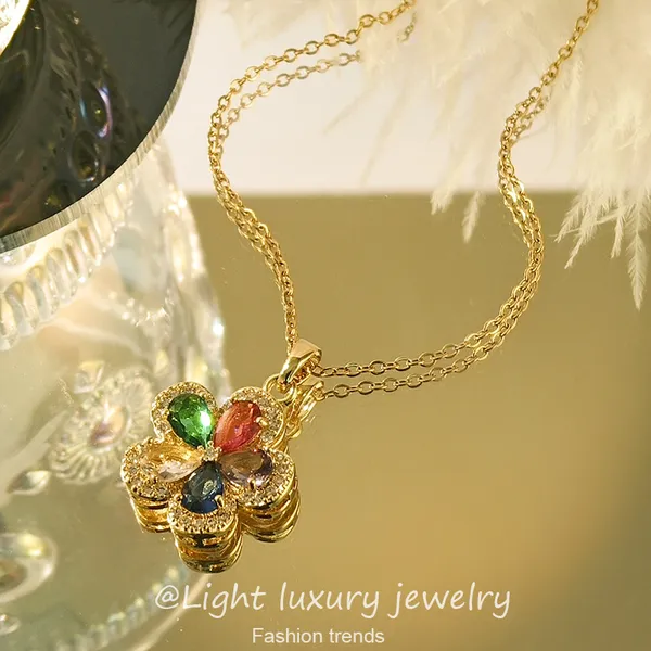 Multicolor_Fashion_Diamond_Pendant_Titanium_Steel_Butterfly_Necklace_Female_Light_Luxury_Emerald_Collarbone_Chain