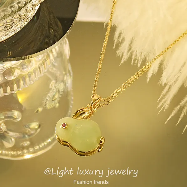 Multicolor_Fashion_Diamond_Pendant_Titanium_Steel_Butterfly_Necklace_Female_Light_Luxury_Emerald_Collarbone_Chain
