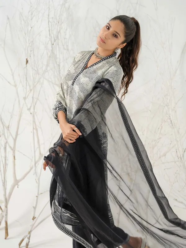 Black_&_White_Tribal_Printed_Straight_Kurta_and_Trousers_With_Dupatta