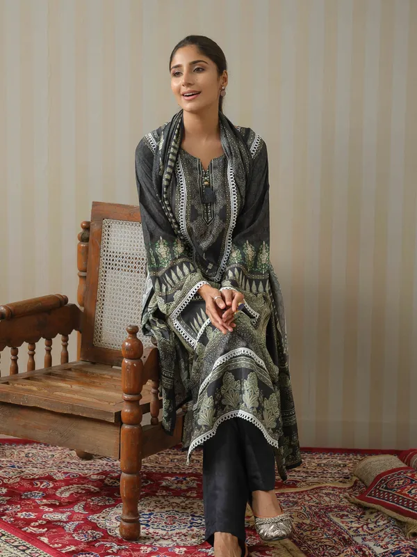 Grey_Printed_Ethnic_Motifs_Straight_Kurta_and_Trousers_With_Dupatta