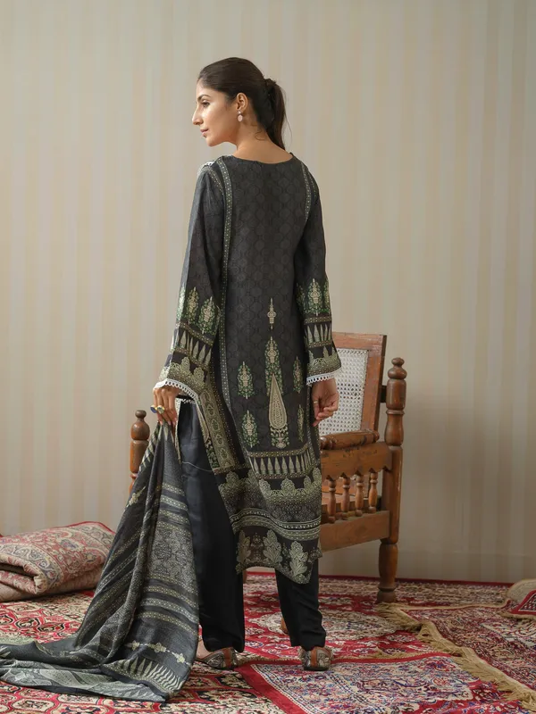 Grey_Printed_Ethnic_Motifs_Straight_Kurta_and_Trousers_With_Dupatta