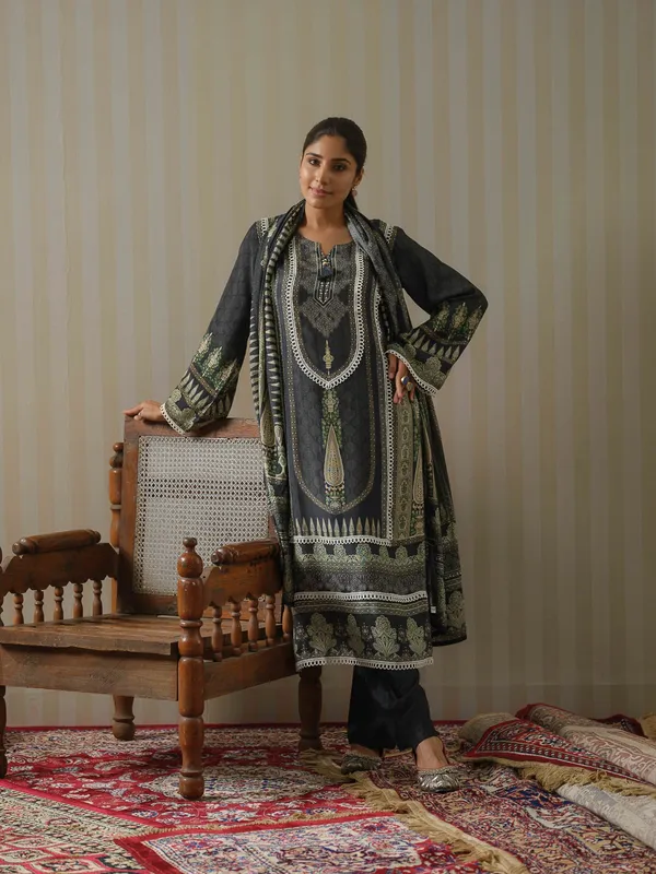 Grey_Printed_Ethnic_Motifs_Straight_Kurta_and_Trousers_With_Dupatta