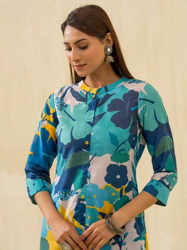 Green_Floral_Printed_Straight_Kurta_and_Trousers