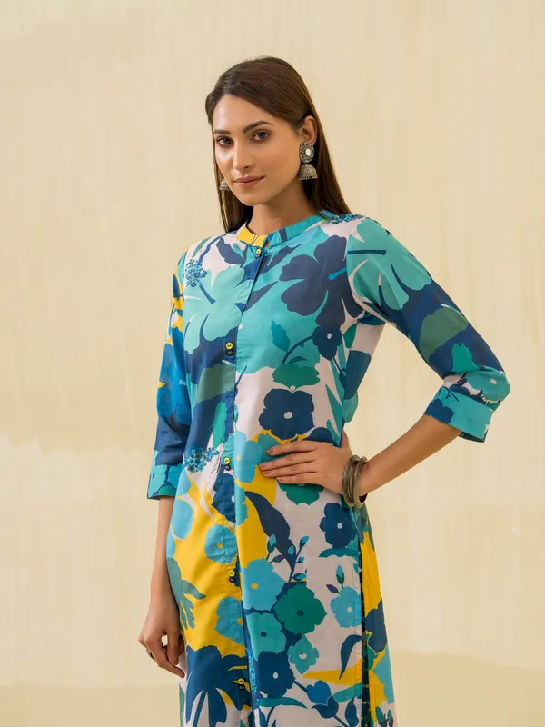 Green_Floral_Printed_Straight_Kurta_and_Trousers