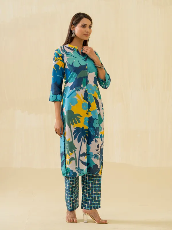 Green_Floral_Printed_Straight_Kurta_and_Trousers