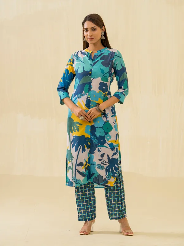 Green_Floral_Printed_Straight_Kurta_and_Trousers