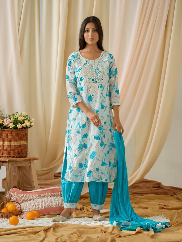 women_White_Floral_Printed_Kurta_and_Salwar_With_Dupatta