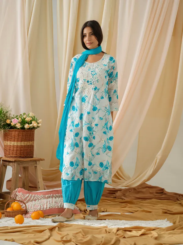 women_White_Floral_Printed_Kurta_and_Salwar_With_Dupatta