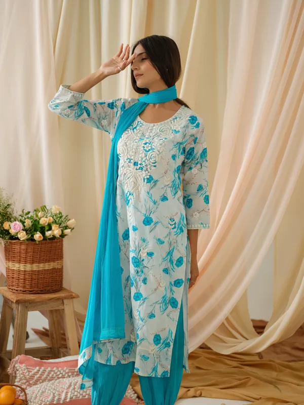 women_White_Floral_Printed_Kurta_and_Salwar_With_Dupatta