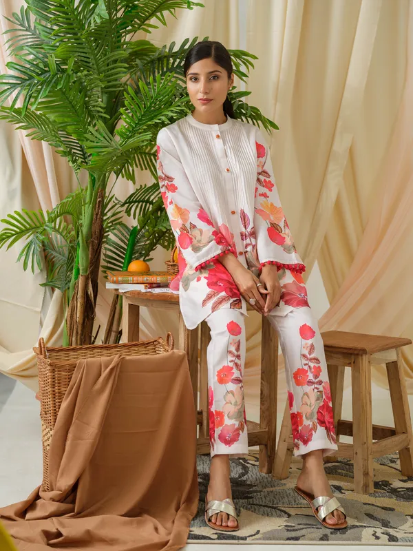 Women__White_Floral_Printed_Tunic_and_Trousers