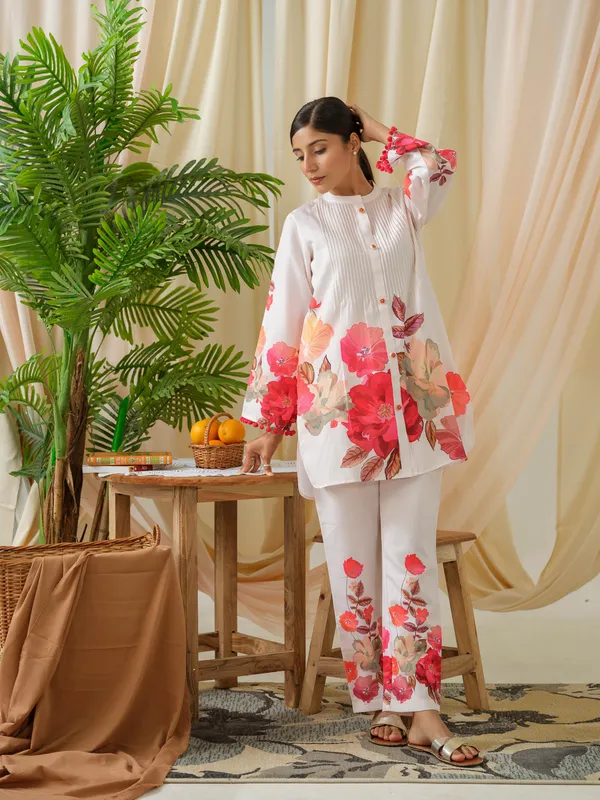 Women__White_Floral_Printed_Tunic_and_Trousers