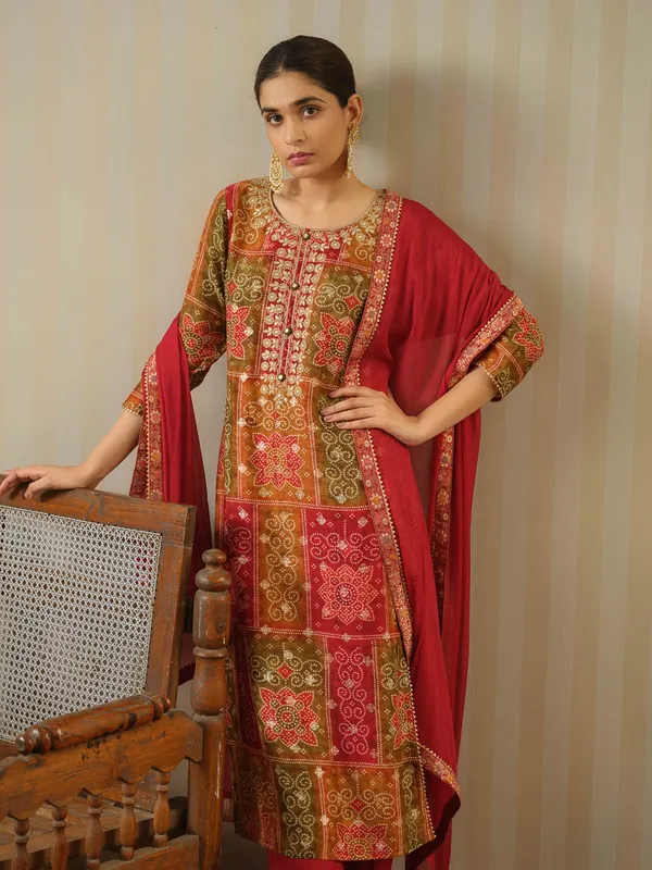 Pink_Printed_Bandhani_Straight_Kurta_and_Trousers_With_Dupatta