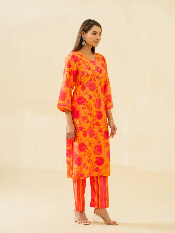 Yellow_Floral_Printed_Straight_Kurta_and_Trousers