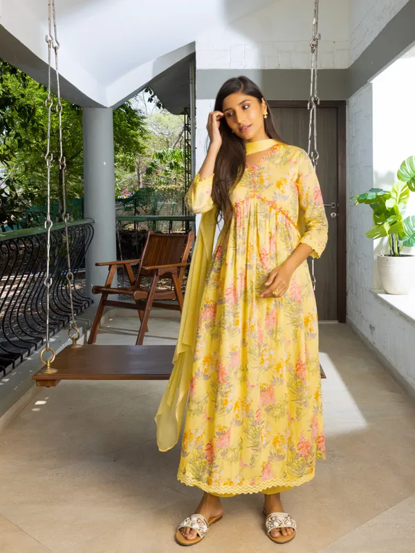 Yellow_&_Pink_Ethnic_Printed_Kurta_Trousers_With_Dupatta