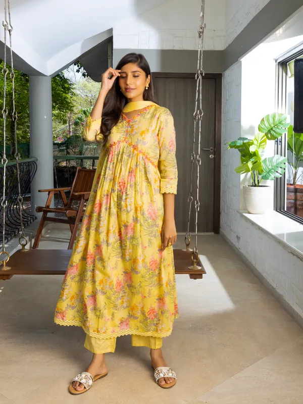 Yellow_&_Pink_Ethnic_Printed_Kurta_Trousers_With_Dupatta