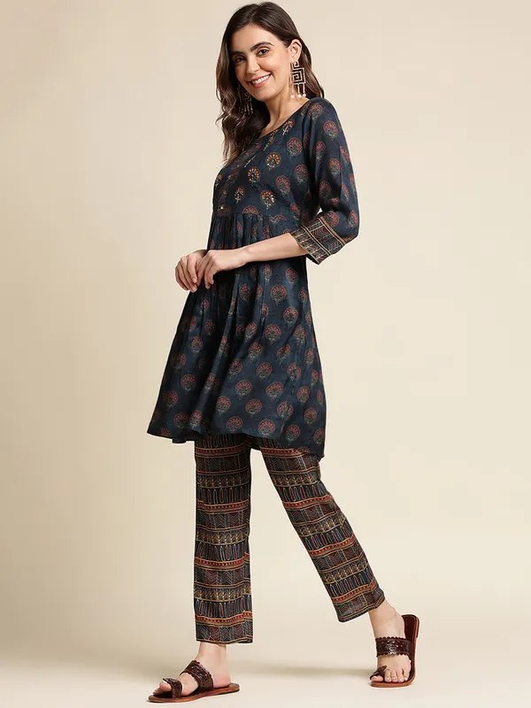 Women_Blue_Regular_Printed_Floral_Tops_with_Trousers