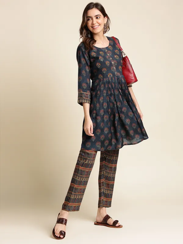 Women_Blue_Regular_Printed_Floral_Tops_with_Trousers
