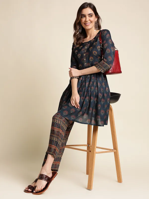 Women_Blue_Regular_Printed_Floral_Tops_with_Trousers