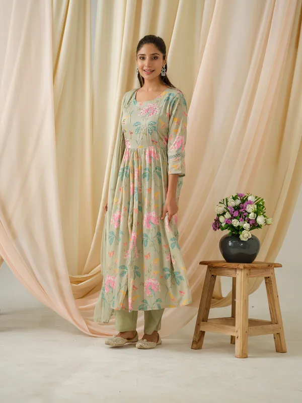 women_Grey_Self_Design_Kurta_set