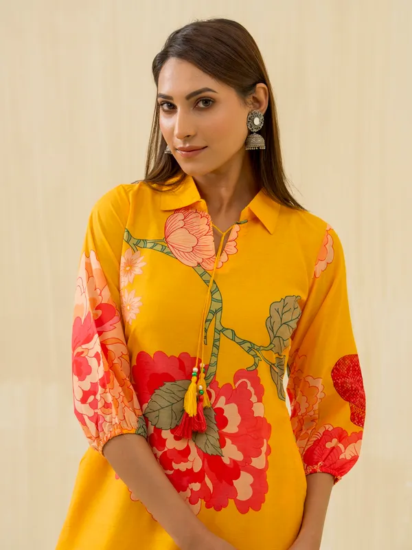 Yellow_Floral_Printed_Straight_Kurta_and_Trousers