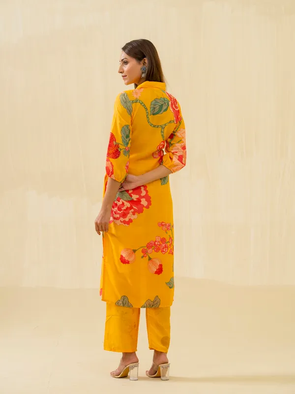 Yellow_Floral_Printed_Straight_Kurta_and_Trousers