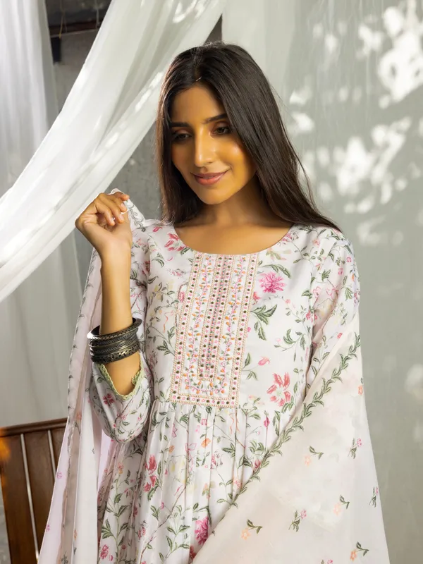 White_Printed_Flared_Three-Quarter_Sleeves_Kurta_Sets