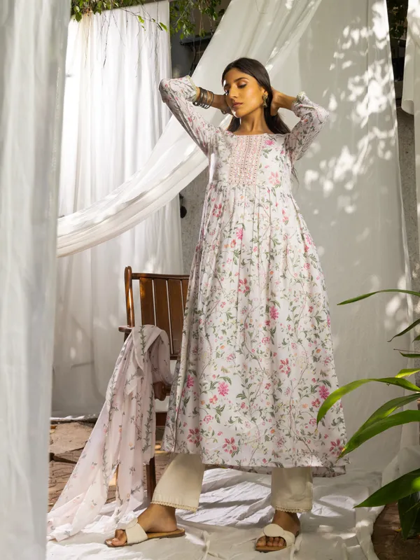 White_Printed_Flared_Three-Quarter_Sleeves_Kurta_Sets