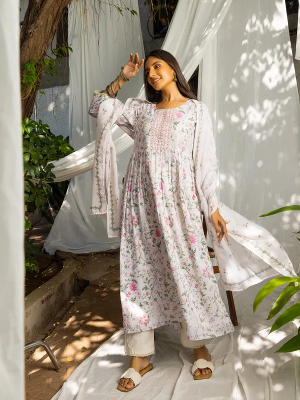 White_Printed_Flared_Three-Quarter_Sleeves_Kurta_Sets