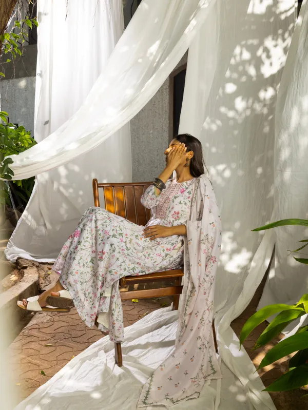 White_Printed_Flared_Three-Quarter_Sleeves_Kurta_Sets