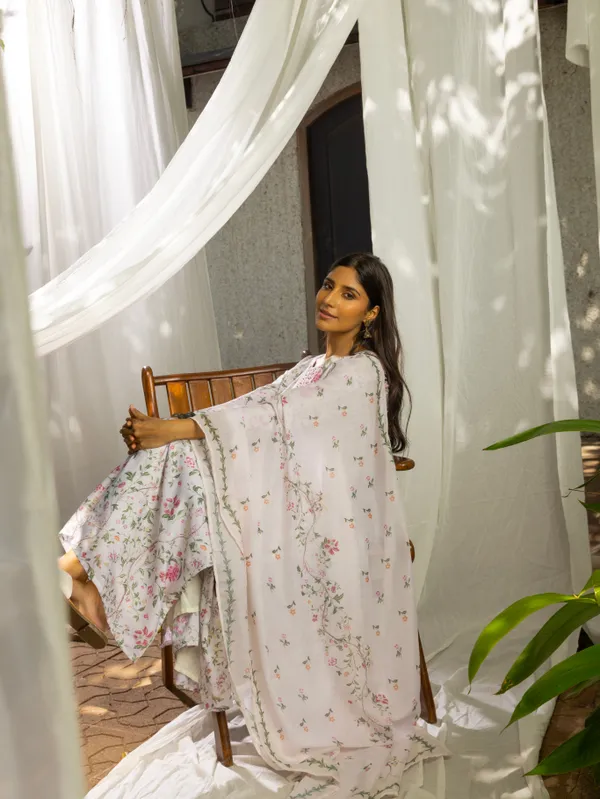 White_Printed_Flared_Three-Quarter_Sleeves_Kurta_Sets