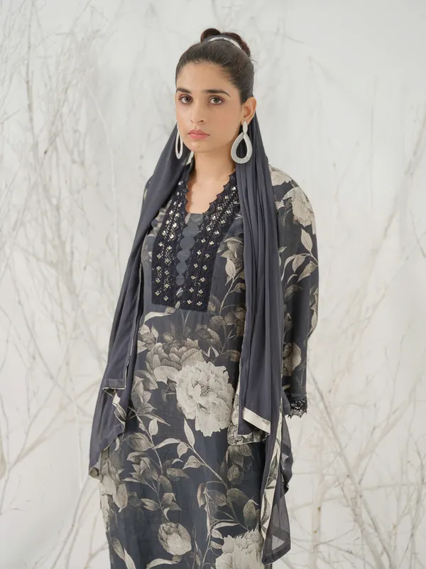Black_&_White_Floral_Embroidered_Straight_Kurta_and_Trousers_With_Dupatta