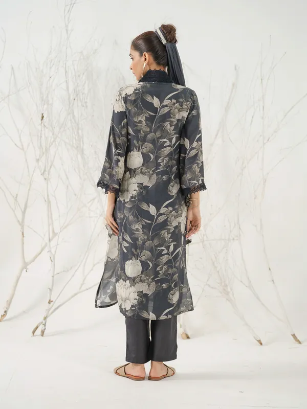 Black_&_White_Floral_Embroidered_Straight_Kurta_and_Trousers_With_Dupatta