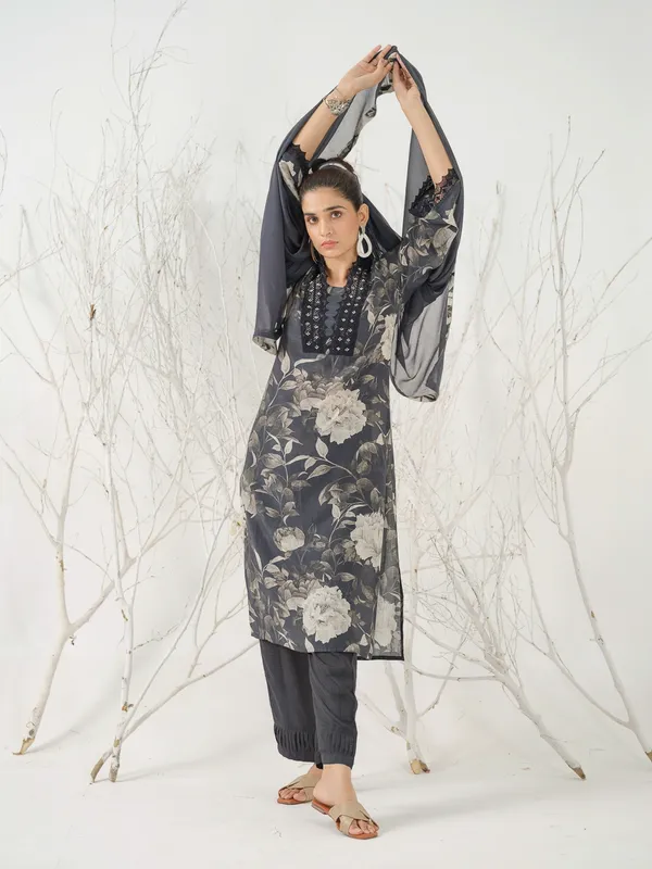 Black_&_White_Floral_Embroidered_Straight_Kurta_and_Trousers_With_Dupatta