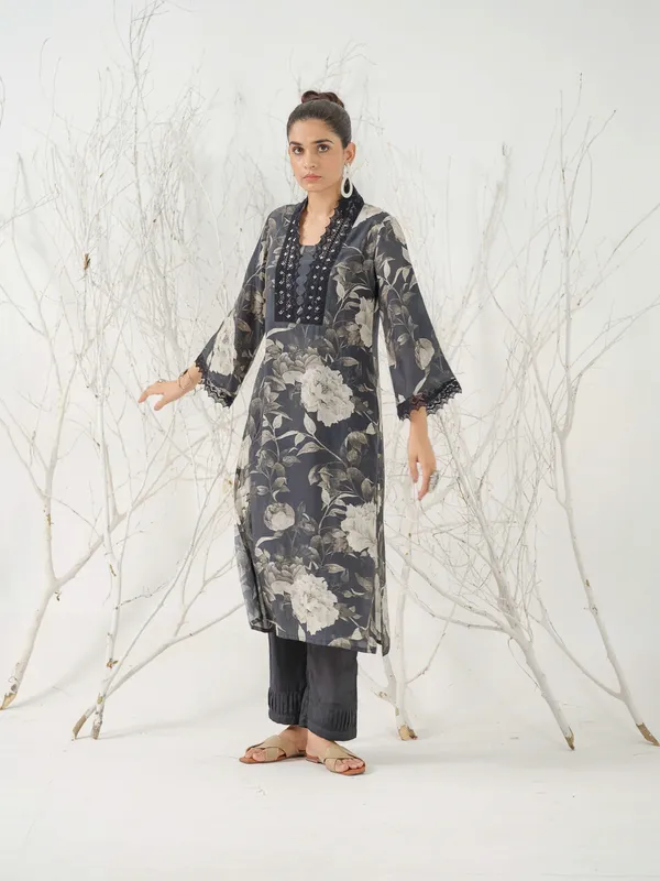 Black_&_White_Floral_Embroidered_Straight_Kurta_and_Trousers_With_Dupatta
