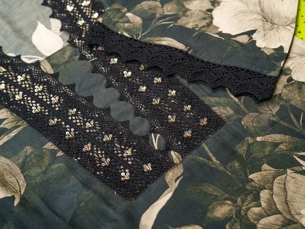 Black_&_White_Floral_Embroidered_Straight_Kurta_and_Trousers_With_Dupatta