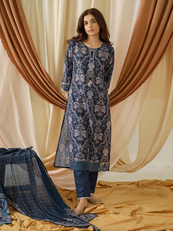 women_Blue_Floral_Printed_Kurta_and_Trousers_With_Dupatta