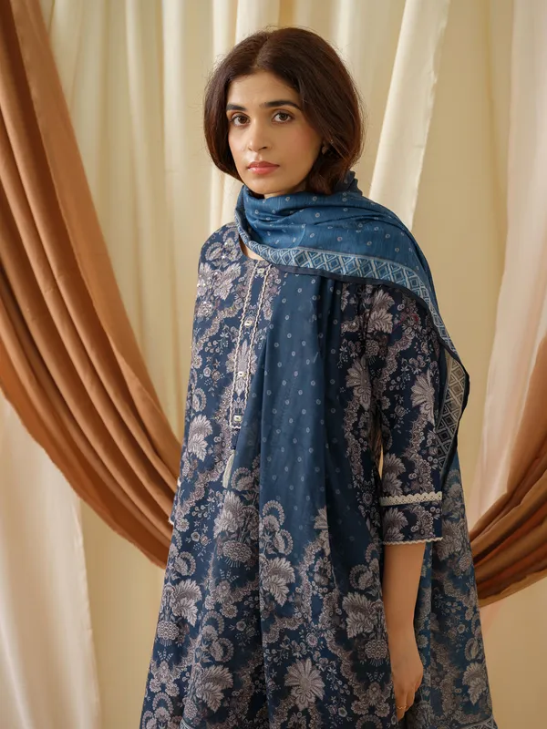 women_Blue_Floral_Printed_Kurta_and_Trousers_With_Dupatta