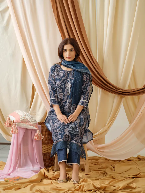 women_Blue_Floral_Printed_Kurta_and_Trousers_With_Dupatta