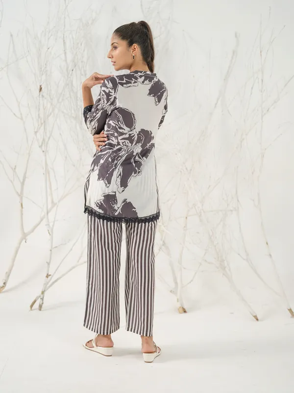 Purple_&_Black_Casual_Printed_Regular_Top_and_Trousers