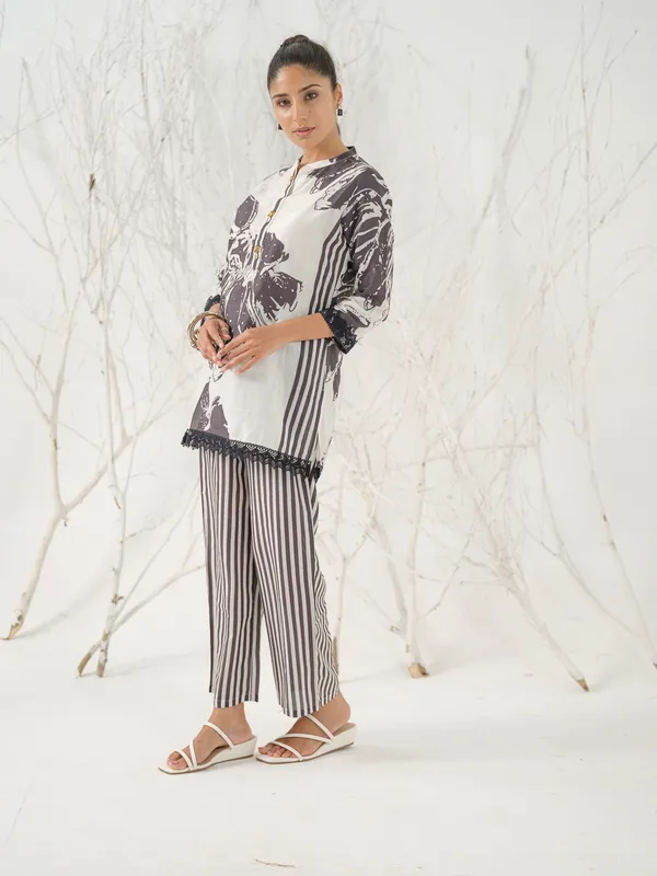 Purple_&_Black_Casual_Printed_Regular_Top_and_Trousers